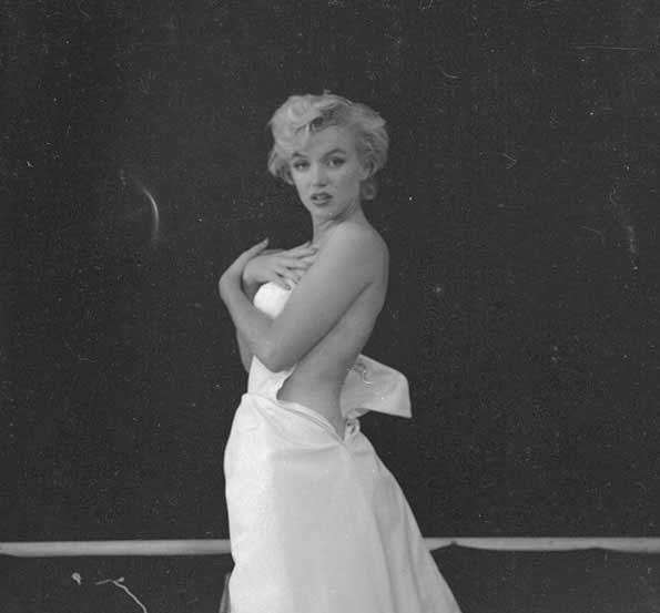 Tool to Help Zip Up Dresses